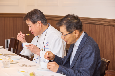 左から日髙シェフ、石川社長